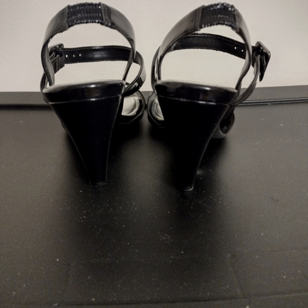 Sandals - Picture 2 of 3